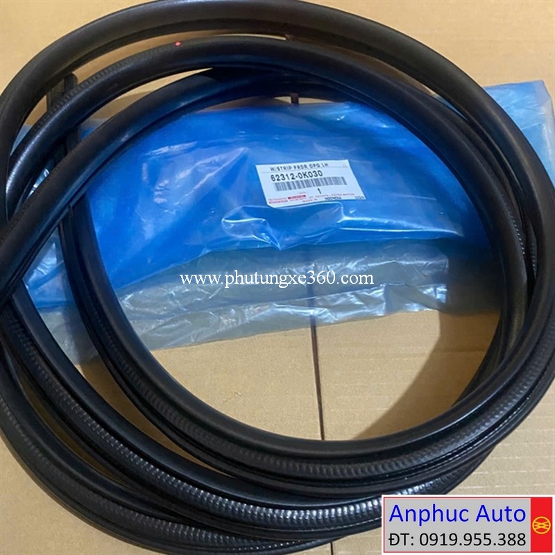 ron-gioang-khung-cua-truoc-Innova- 2010-2011-2012-2013-62312-0K030.JPG